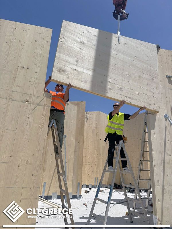 Assembling the CLT panels of the house in Preveza (7)